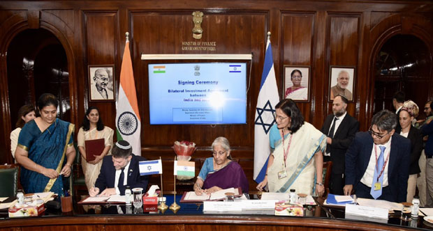 भारत और इज़राइल के बीच द्विपक्षीय निवेश समझौते पर नई दिल्ली में हस्ताक्षर