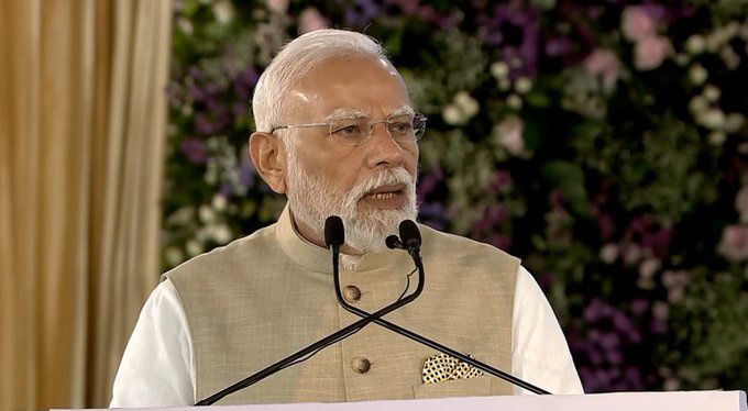 प्रधानमंत्री मोदी ने गुजरात में ‘मेड इन इंडिया’ बैटरी इलेक्ट्रिक वाहन ‘ई-वितारा’ का शुभारंभ किया, हाइब्रिड बैटरी इलेक्ट्रोड प्लांट का भी किया उद्घाटन