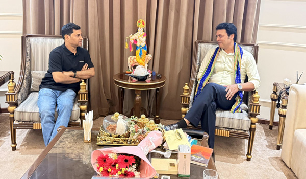 दिल्ली में त्रिपुरा के मंत्री सुधांशु दास ने सांसद बिप्लब कुमार देब से की मुलाकात